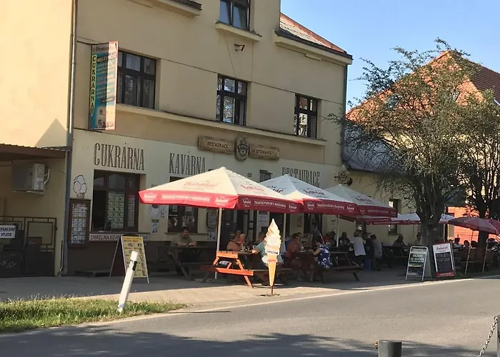 Adela\'S Czech Village House